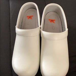Nursing shoes